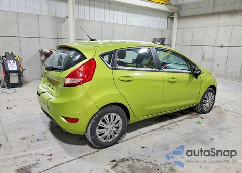 2013 Ford Fiesta Se z USA, uszkodzony, nr VIN 3FADP4EJ8DM103441